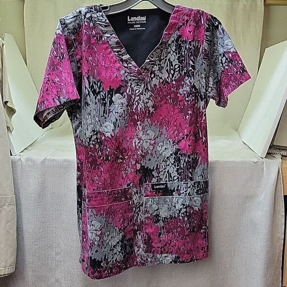 Bundle of 4 scrubs: 3 tops,1 pant,: Peaches, Landau and Scrubstar brands size XS - Picture 5 of 14